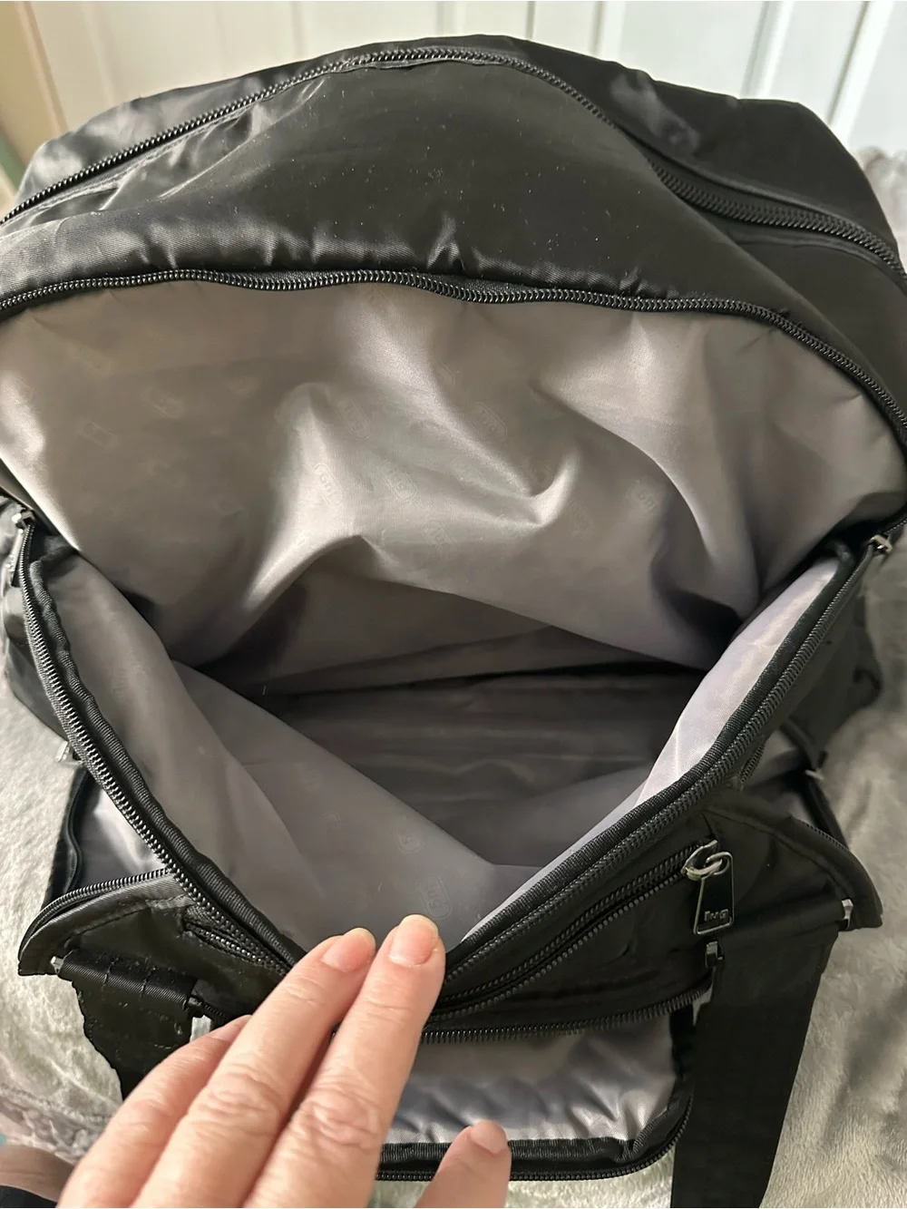 Unisex Lug Propeller Black Quilted Crossbody/Short Shoulder Nylon Duffel Bag EUC